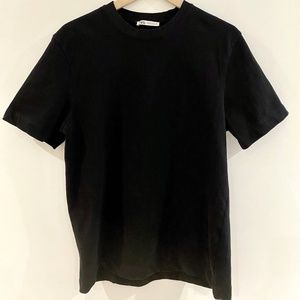 Zara men black t-shirt. Like new - worn once.